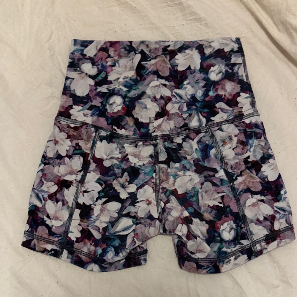 lululemon athletica Floral Bike Shorts - Multicolor